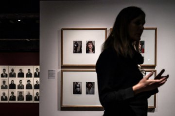 ©Emeline Dufrennoy - Musée Nicéphore Niepce - "Papiers, s'il vous plaît !"